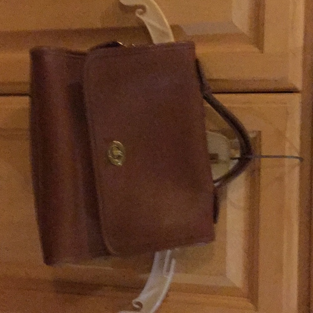 Small vintage coach brown leather bag. X -cond